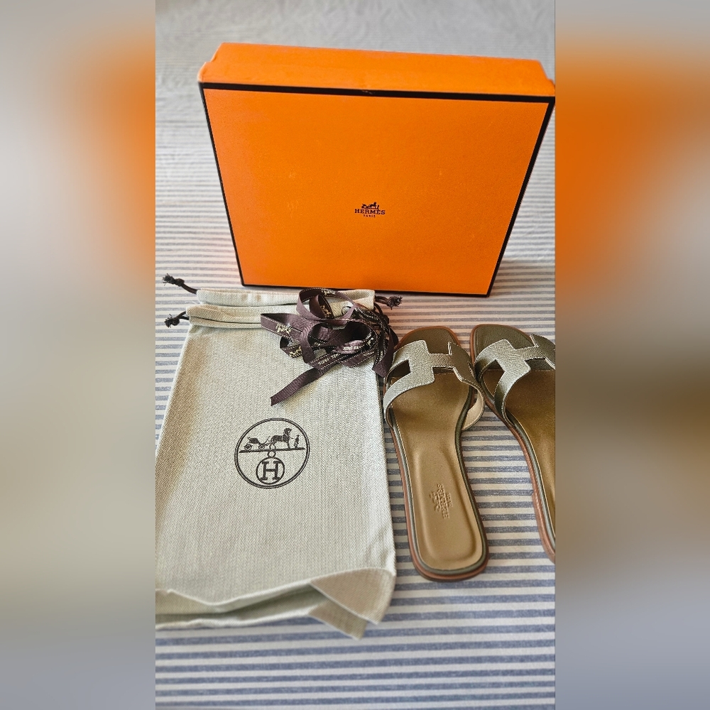 Hermès Olive Leather Sandals